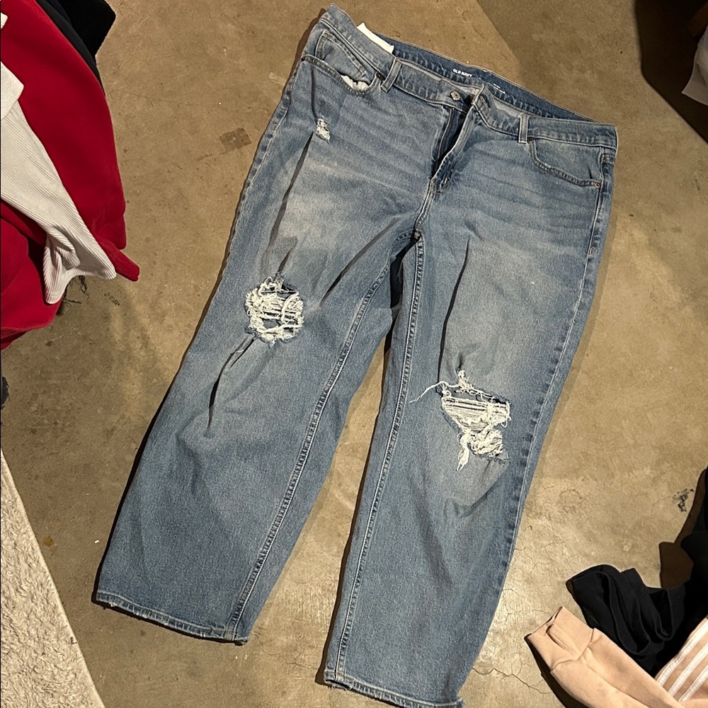 Old Navy Distressed Boyfriend Jeans in Blue